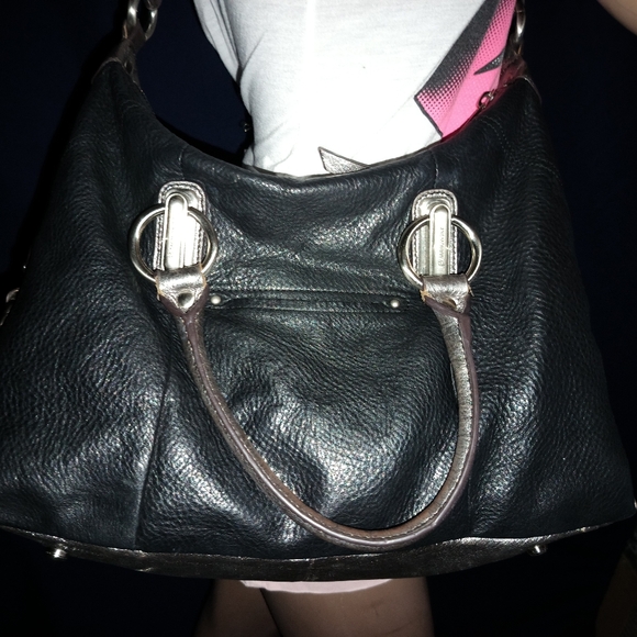 B. Makowsky 3-Tone Crossbody Leather Bag. - Picture 8 of 16